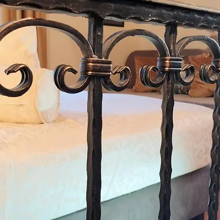 Authentic Luxury Konukevi 4*
