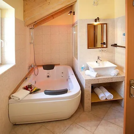 Authentic Luxury Konukevi 4*