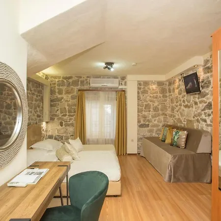 Authentic Luxury Konukevi 4*