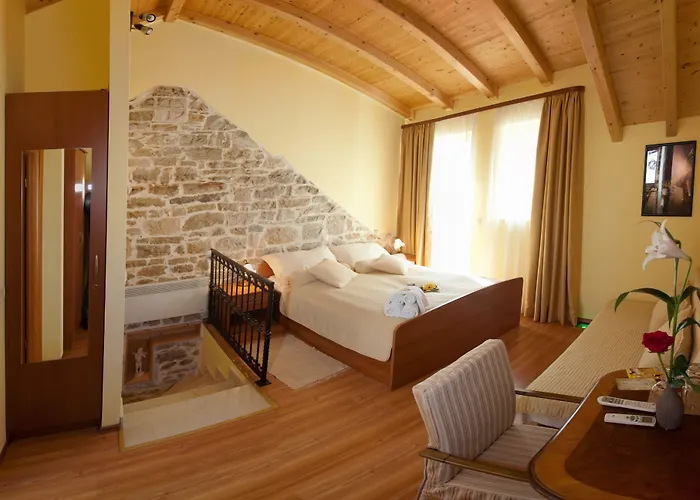 オーセンティック ラグジュアリー ルームス 4*