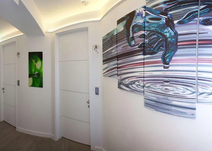 オーセンティック ラグジュアリー ルームス 4*