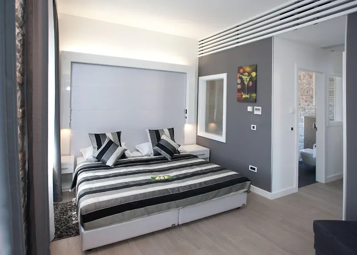 オーセンティック ラグジュアリー ルームス 4* スプリト