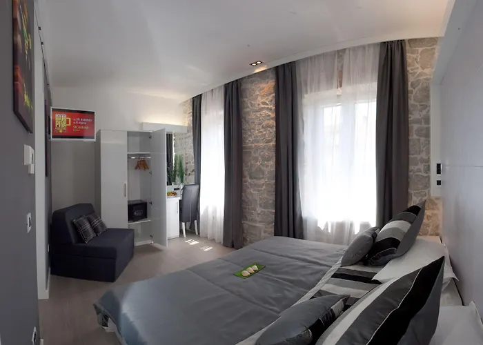 オーセンティック ラグジュアリー ルームス 4* スプリト