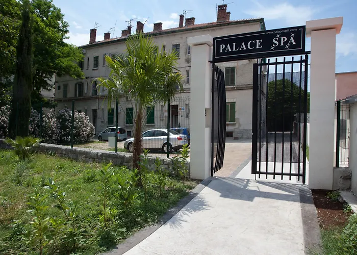 オーセンティック ラグジュアリー ルームス 4*