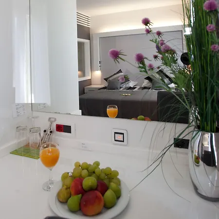 Authentic Luxury Гостьовий будинок Спліт