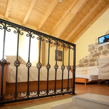 Гостьовий будинок Authentic Luxury 4*