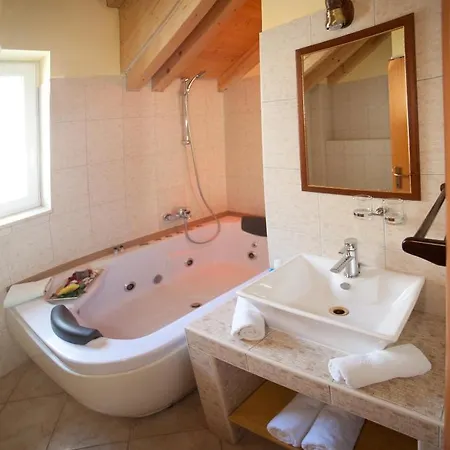 Authentic Luxury Pensjonat 4*