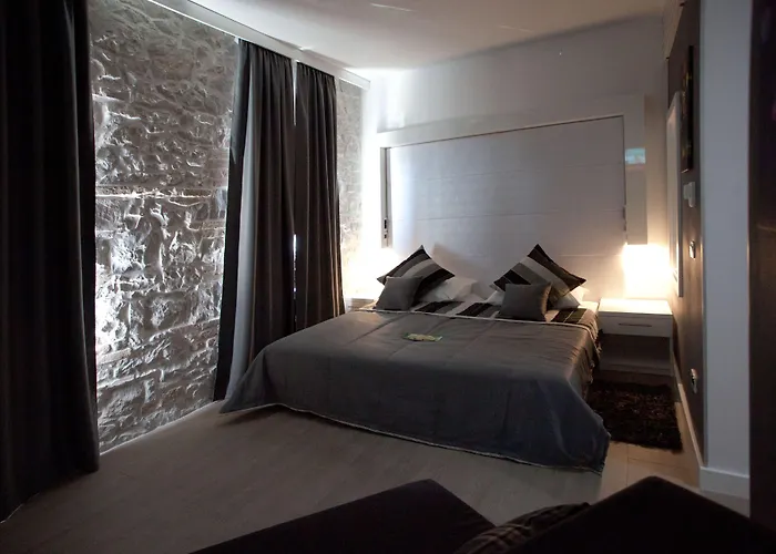 Authentic Luxury Split